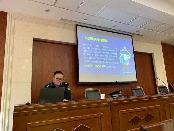 反诈民警马万能微信里有一群特殊的“熟人”