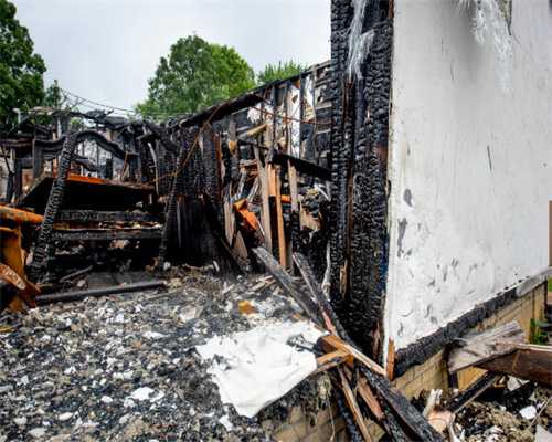 油耗250吨/天，单机造价近亿元，为什么大型商船普遍选用低速机？