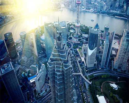 一款自由改装宇宙飞船的手游，上手就停不下来