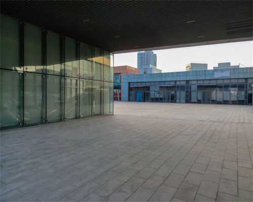 GTA在现实生活中并不有趣，所以梅赛德斯-奔驰想建议安全的停车位