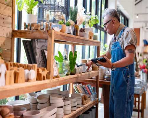 登顶港台地区双榜，这款漫改游戏还要在全球市场发力